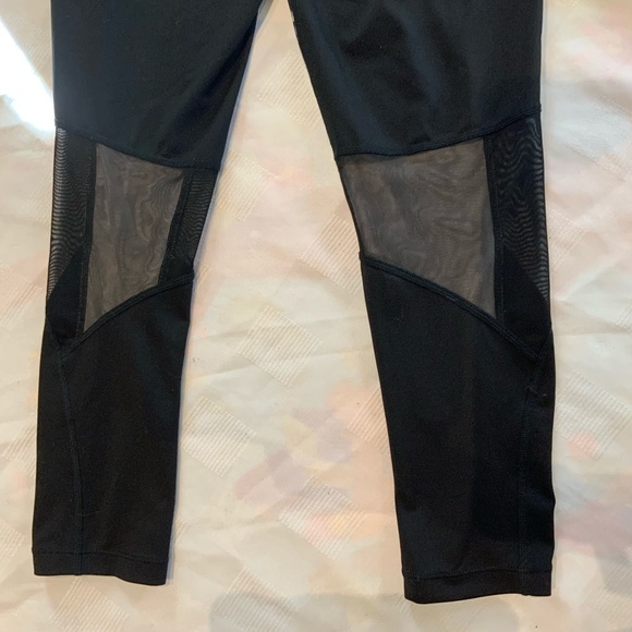 EUC-FILA white & black streaked workout capris - Picture 3 of 5